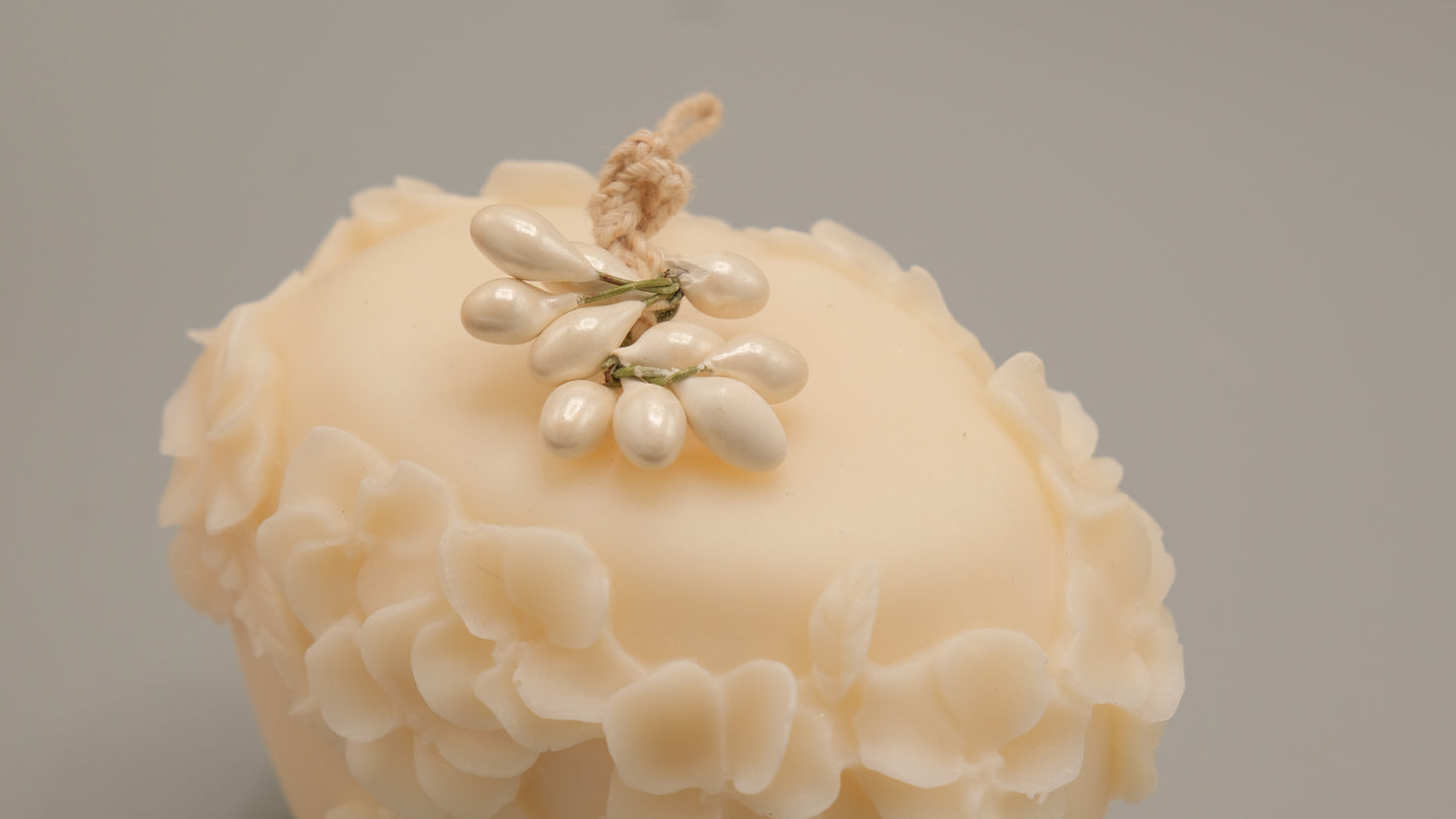 Pearlescent Ornament Candle