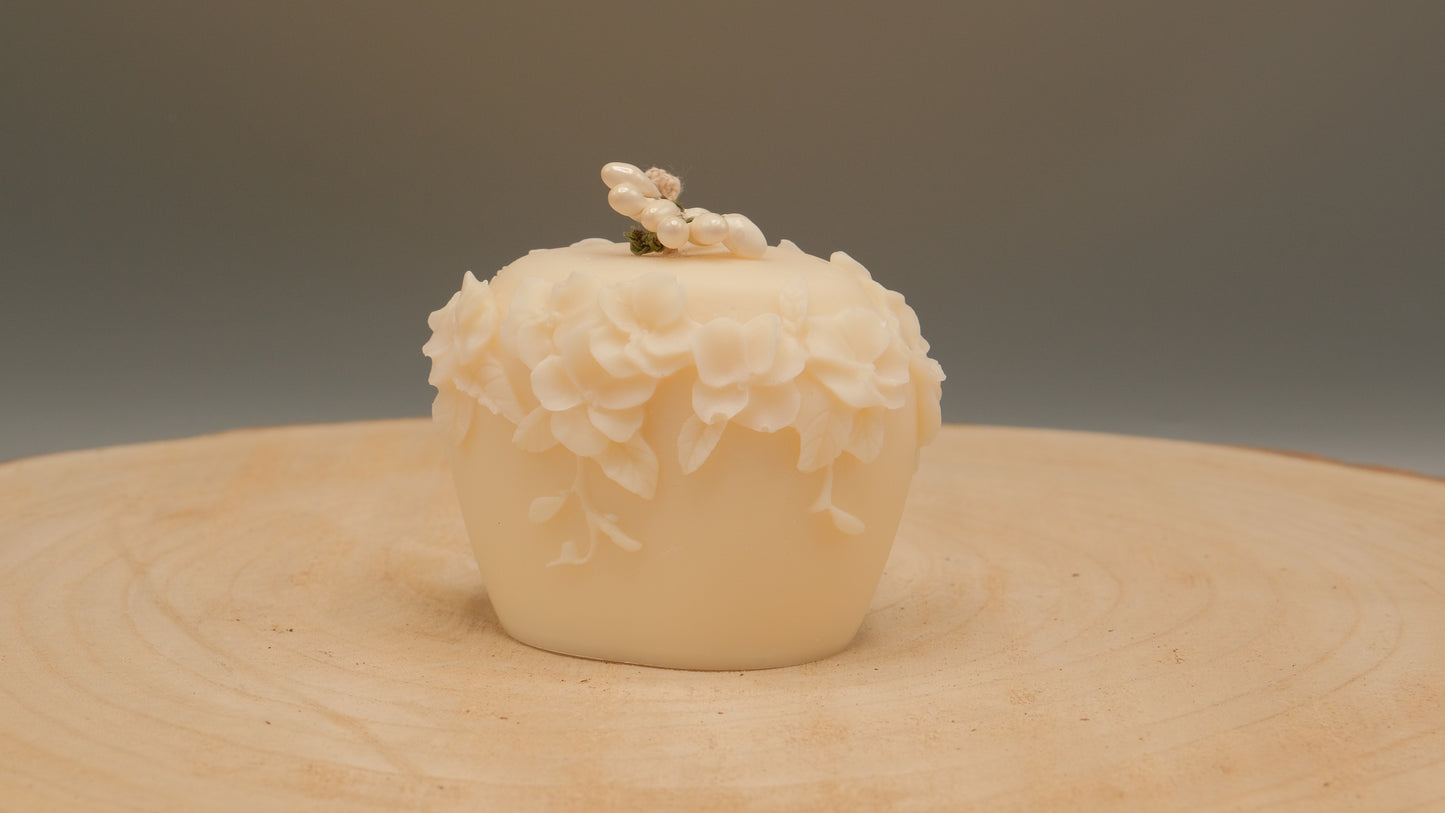 Pearlescent Ornament Candle